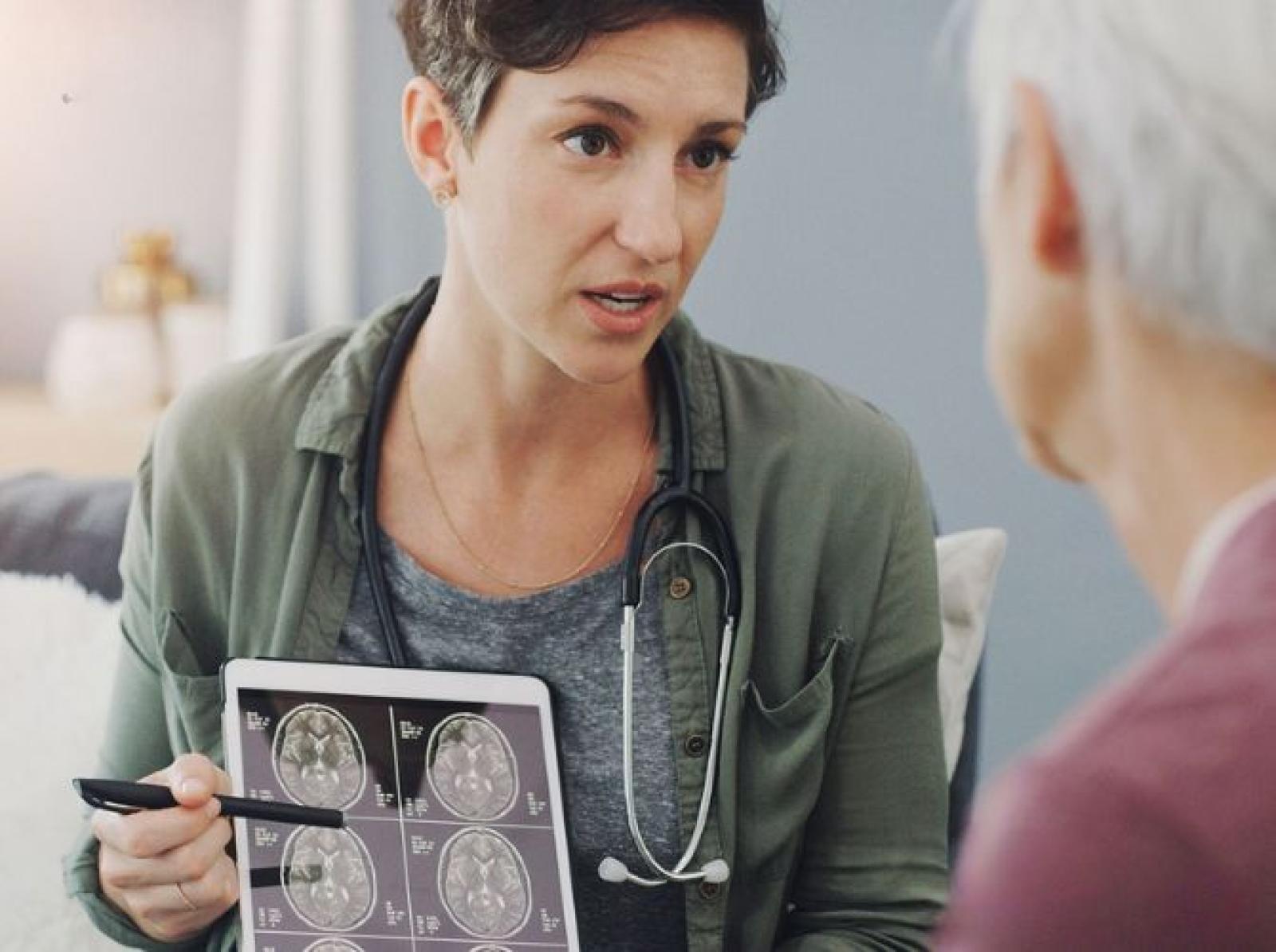 Alzheimer’s Disease: Know the Signs & When to Seek Help